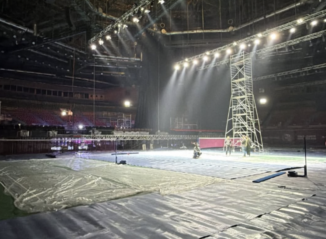 开云体育官网-地板有鸟粪+灰尘弥漫！印度公开赛遭狂批：得戴口罩 选手疯狂退赛