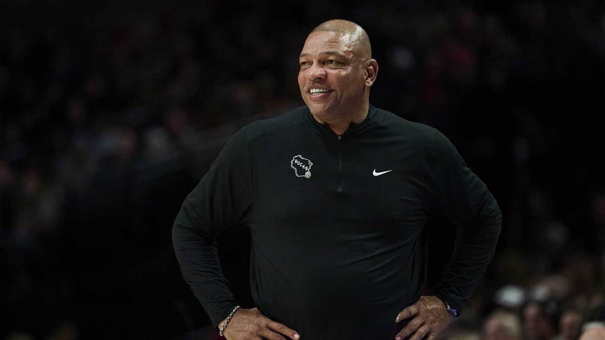 开云体育下载-反应不一，道格·里弗斯入选名人堂引发NBA球迷争议